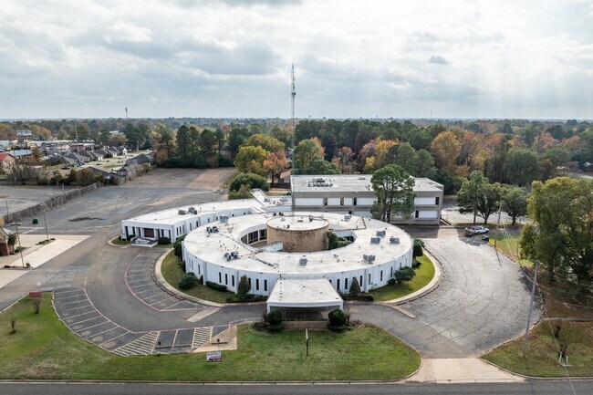 More details for Premiere Corp. Campus | Bowie County, TX – Office for Auction, Texarkana, TX